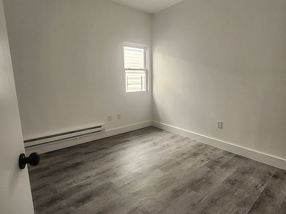 3rd image of 25 Riverview Pl Floor 1