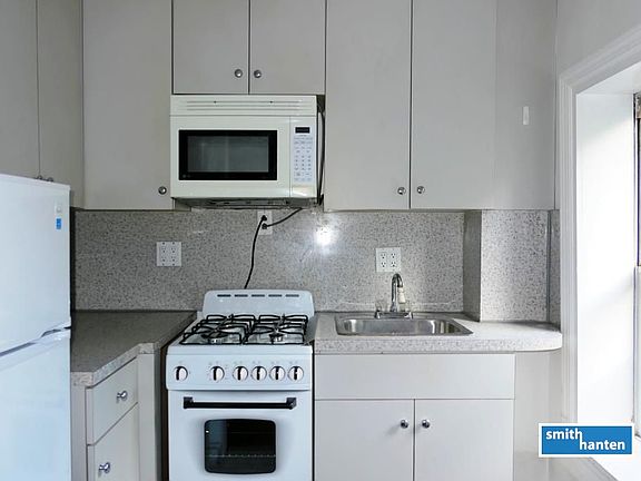 3rd image of 416 Degraw St #3