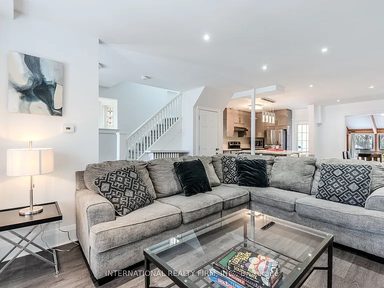47 Maxwell Ave — Photo 2