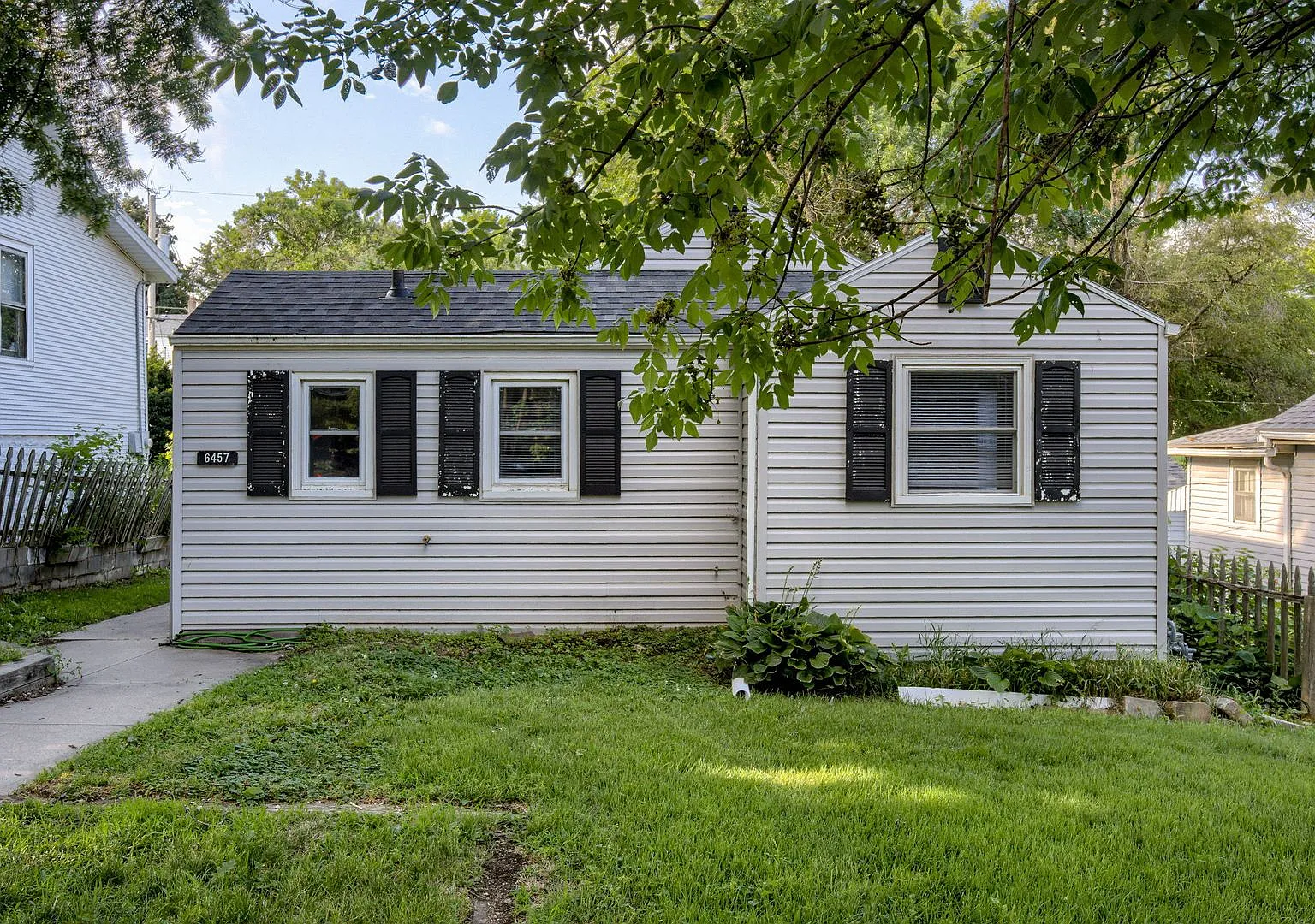 2 Bedroom Benson Charmer!! — Photo 1