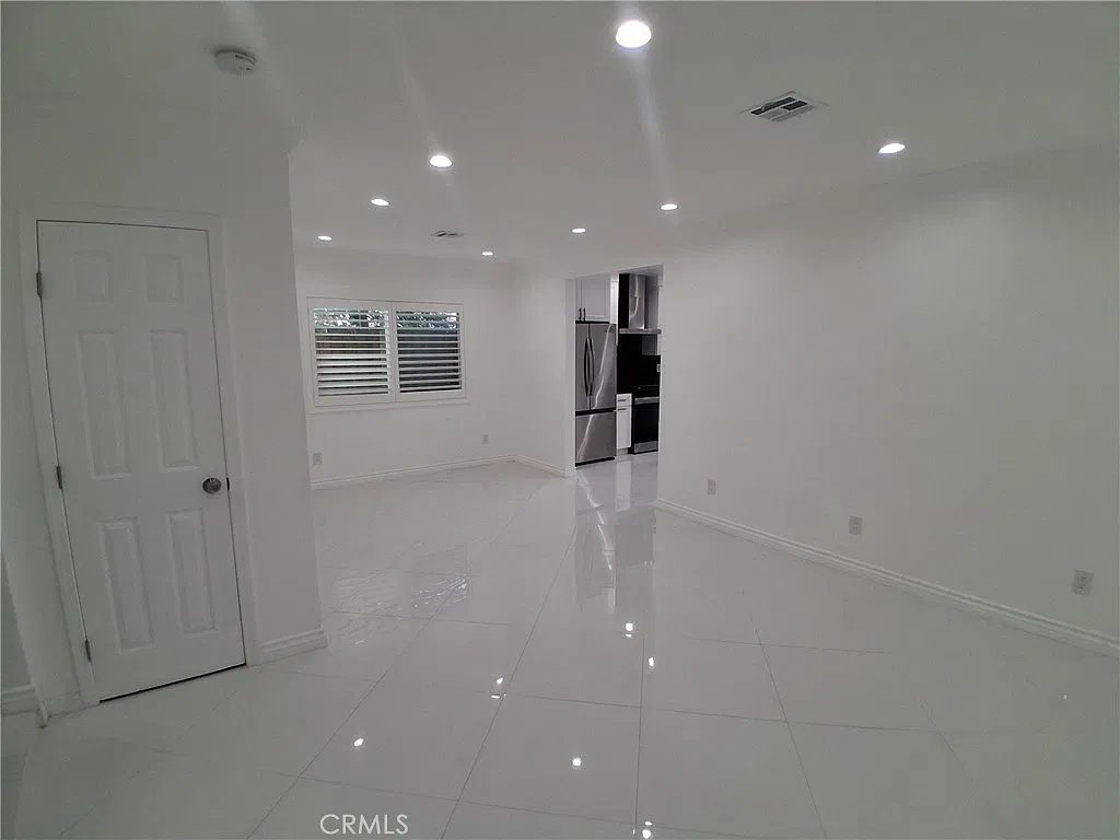 2 bed, 1300 sqft, $2,895 — Photo 3