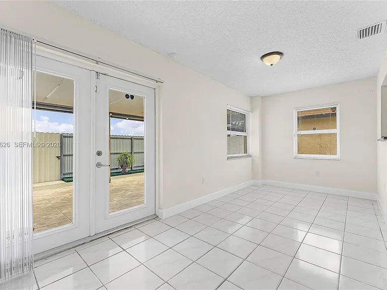 12622 SW 211th Ter — Photo 9