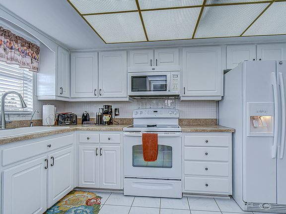 5th image of 5575 Gulf Blvd #323-1