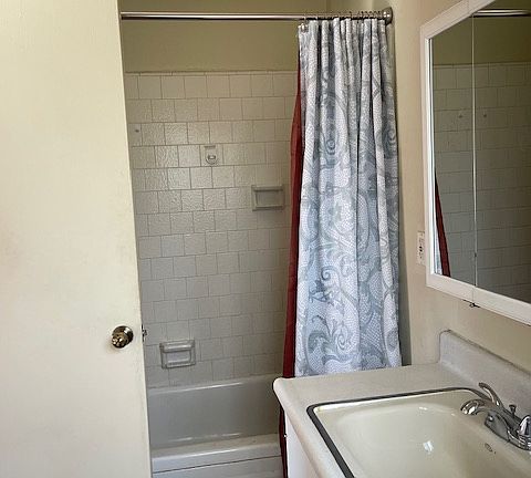 5th image of 10840 Bluffside Dr #9