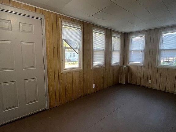 5th image of 15708 Arcade Ave
