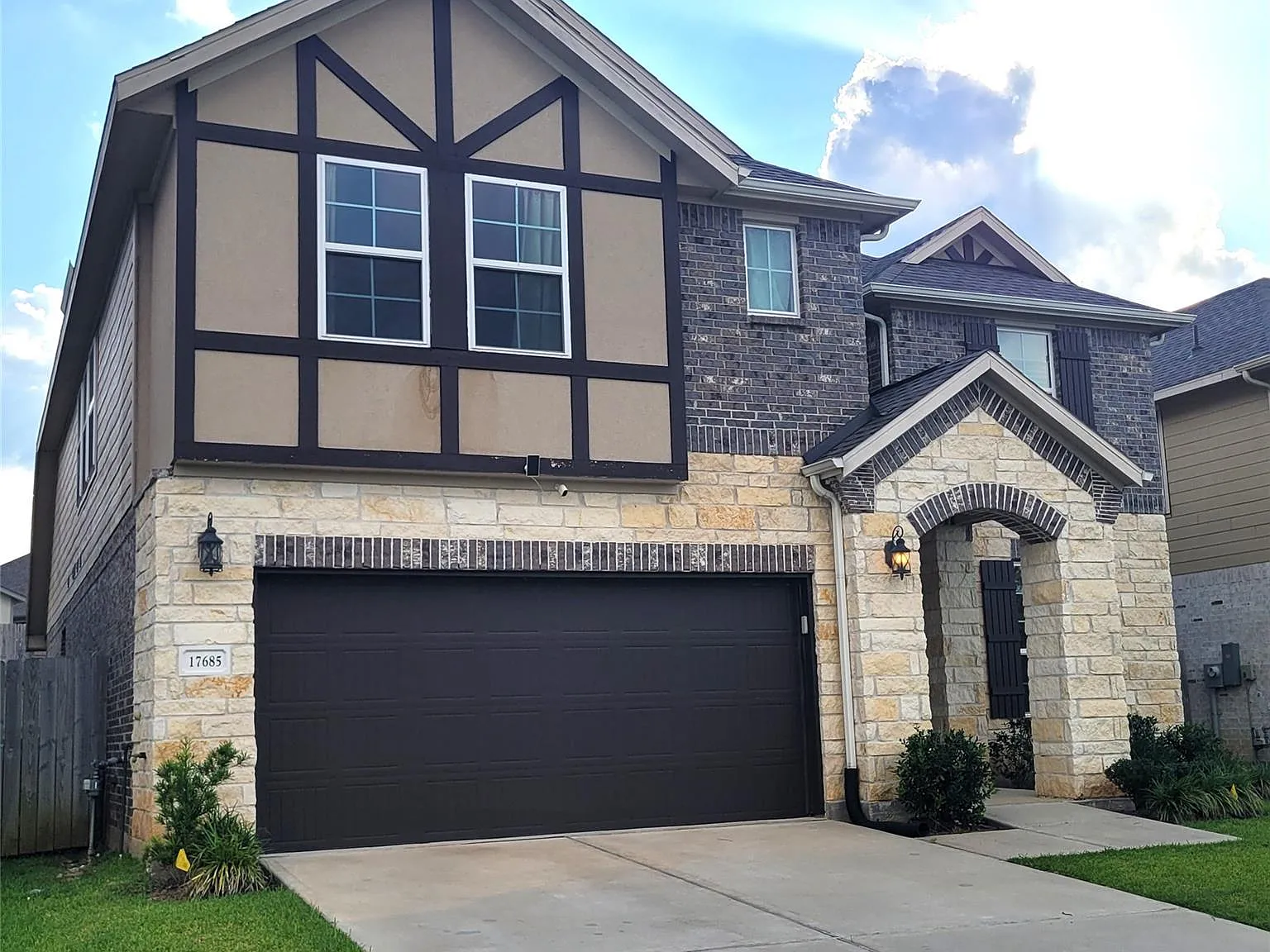 4 bed, 3.5 bath, 3219 sqft, $2,800 — Photo 2