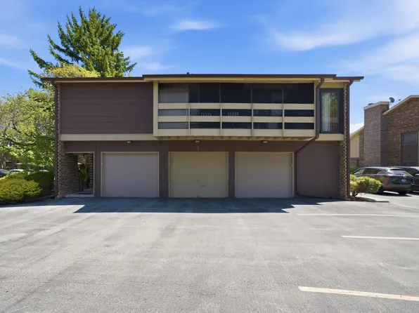 1 W Stonebridge Ct APT 1C, Palos Hills, IL 60465