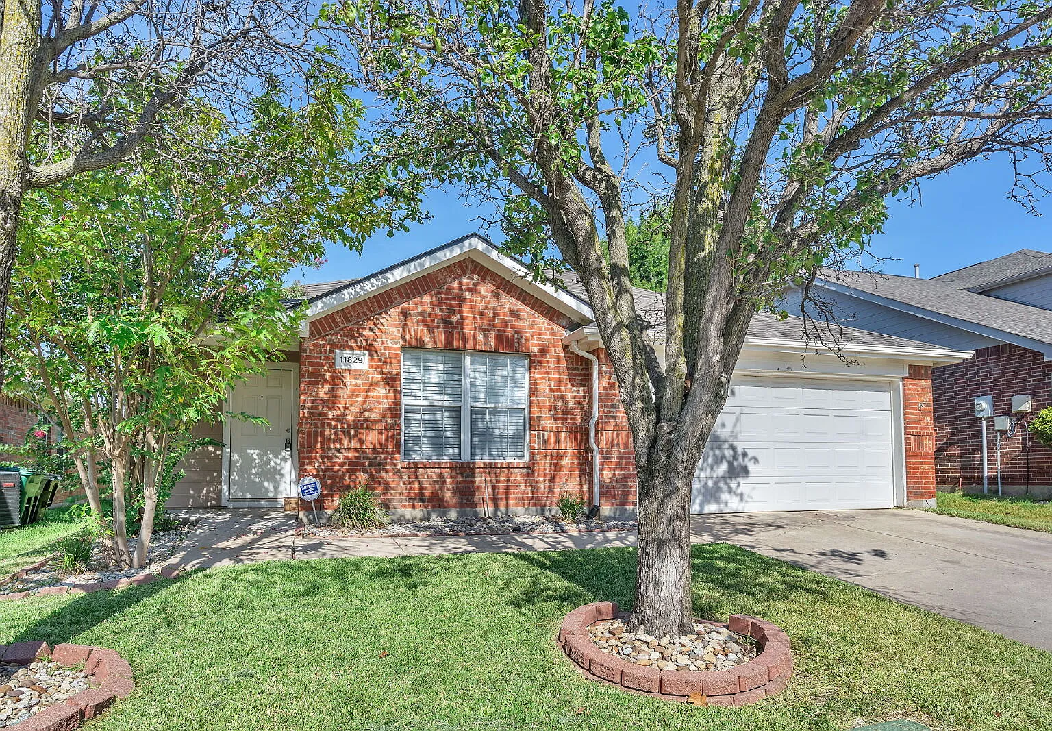 4 bed, 2.0 bath, 2136 sqft, $2,500 — Photo 2