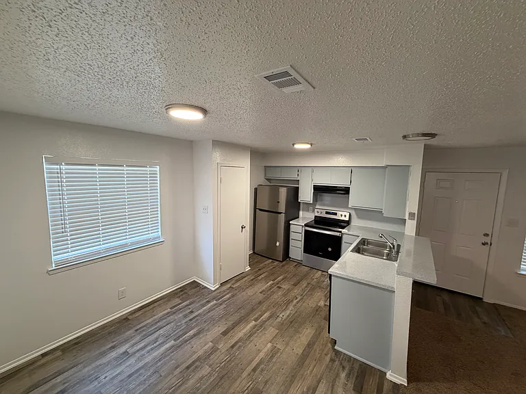 5305 Saint Georges Grn #D — Photo 5