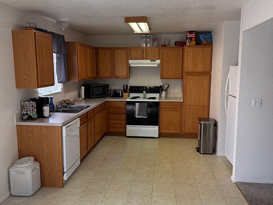 1501 Boswell Ct