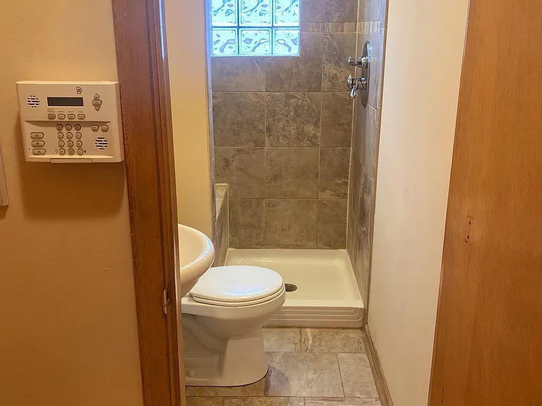 200 E 87th St #1 — Photo 11