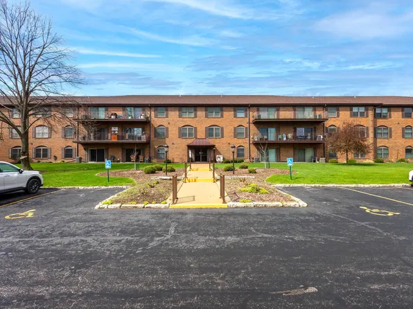 1360 Kimberly Ridge Rd APT 209, Bettendorf, IA 52722