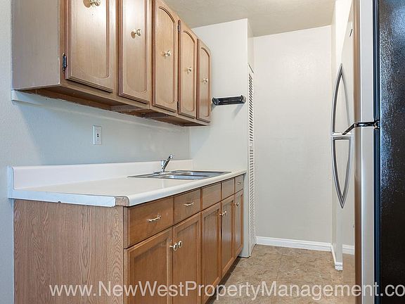 5th image of 551 22nd St