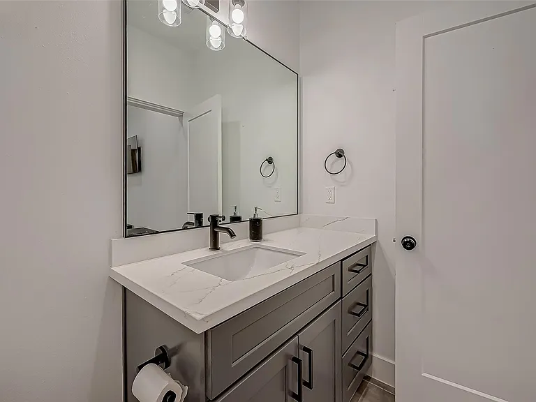 2726 Anita St — Photo 8