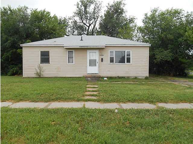 2nd image of 2539 N Estelle Ave