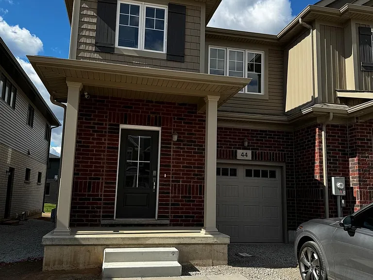 44 Samuel Ave — Photo 2