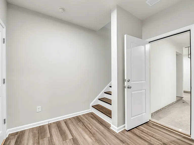 1331 Creekview Ln — Photo 11