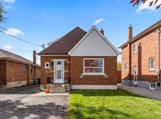 16 Connie St, Toronto, ON M6L 2J1