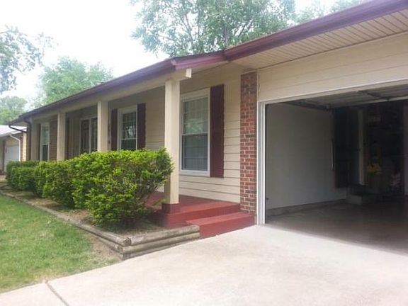 2nd image of 2838 Castleford Dr