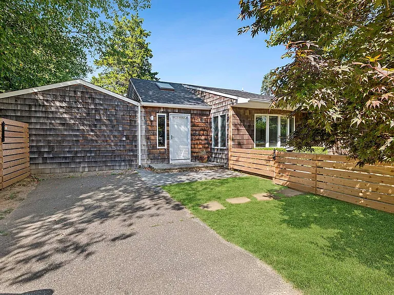 109 Adams Dr — Photo 3