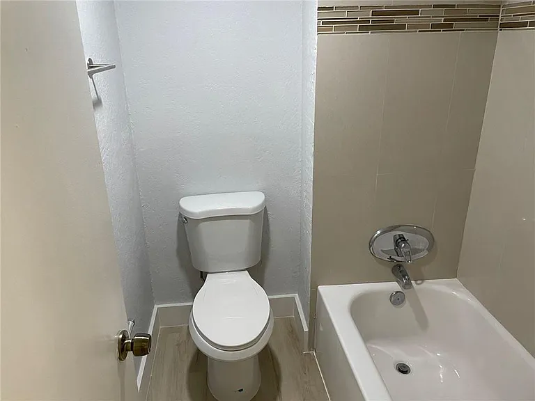 235 Lakeview Dr #102 — Photo 19