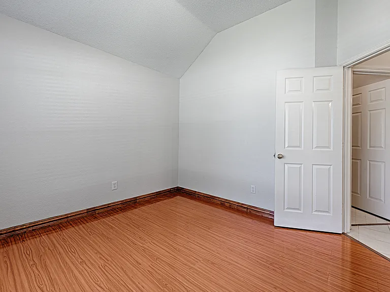 7512 Vineyard Dr — Photo 18