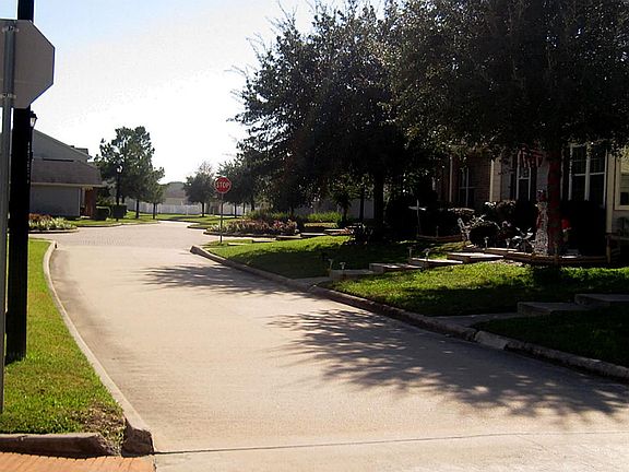 3rd image of 6246 Settlers Lake Cir E