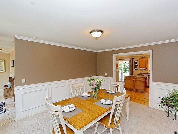 4th image of 7 Clubhouse Ct
