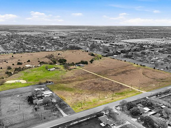 3rd image of 801 E Fm 664 Rd