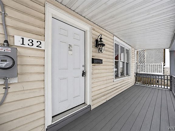 3rd image of 132 Ontario St