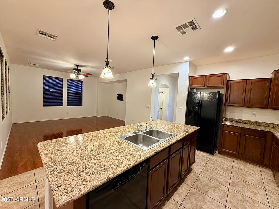 3271 E Carla Vista Dr