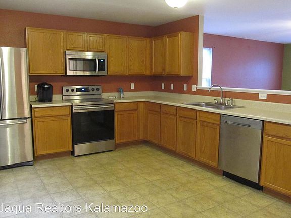 3rd image of 3140 Piedmont Dr