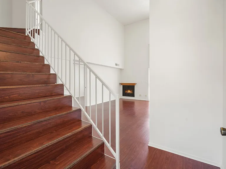 10845 Camarillo St #202 — Photo 7