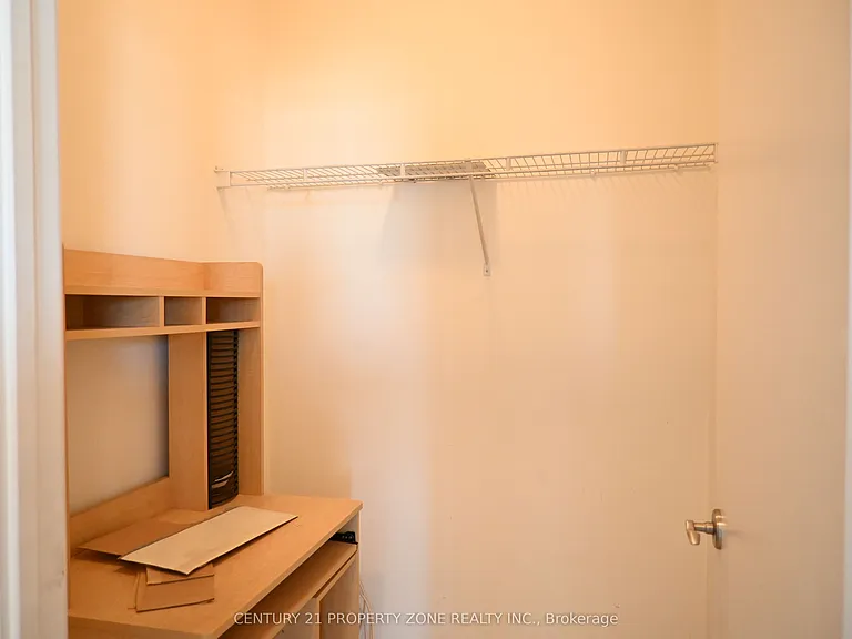 1359 Rathburn Rd E #405 — Photo 6