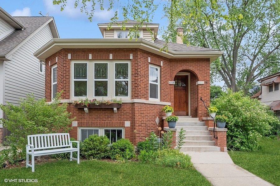 1st image of 6708 W Albion Ave