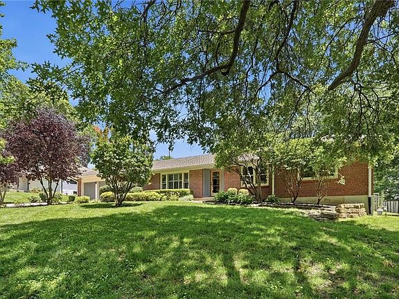 5th image of 9821 Pembroke Ln