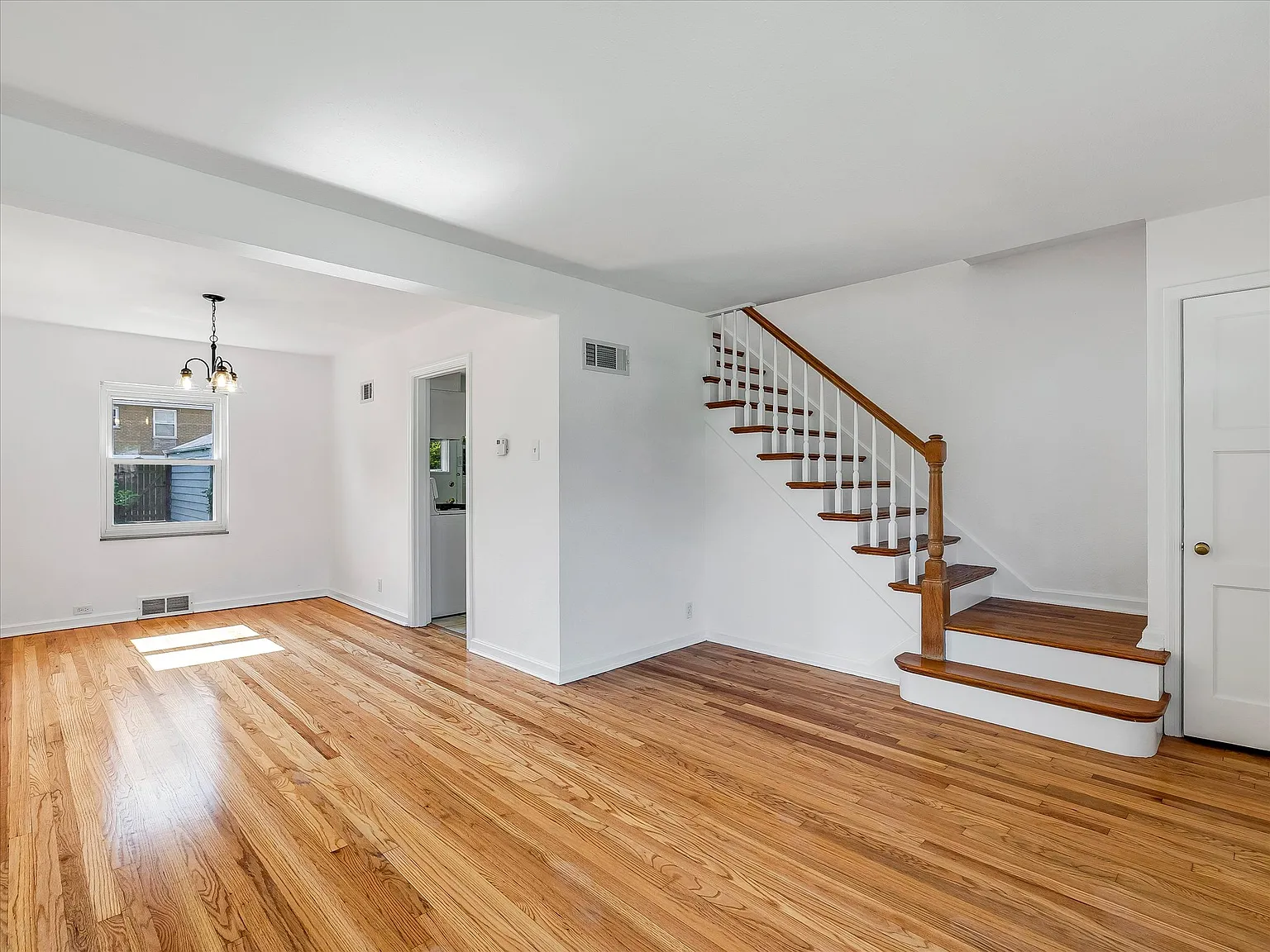 2 bed, 962 sqft, $1,450 — Photo 2