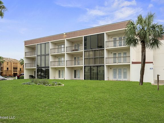 2nd image of 2046 Beach Blvd #328