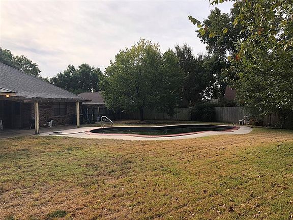 4th image of 4411 Three Oaks Dr