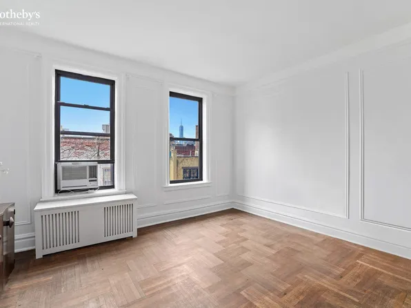 270 West 11th Street image 1 of 13