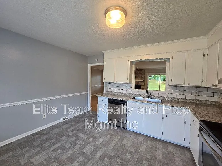 2021 Downey St — Photo 6