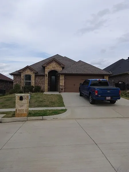 3 bed, 1988 sqft, $2,400 — Photo 1