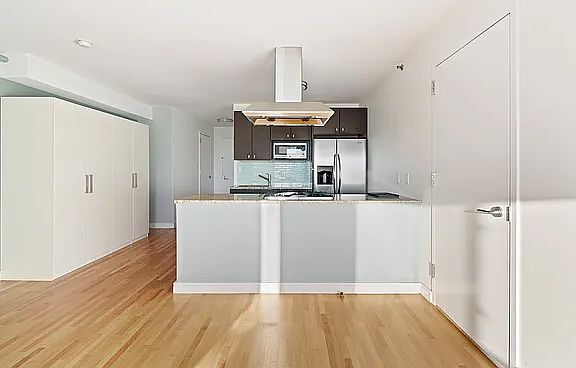 4th image of 1610 De Kalb Ave #4C