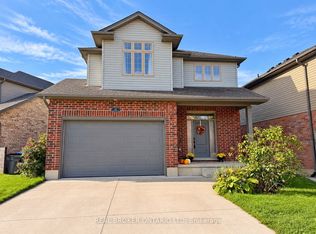 22 Queensway Dr, Strathroy, ON N7G4M3