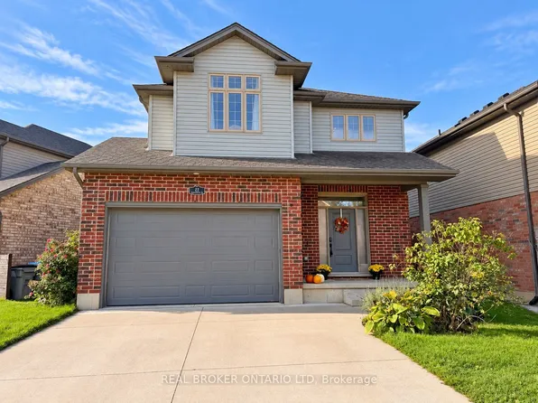22 Queensway Dr, Strathroy, ON N7G 4M3