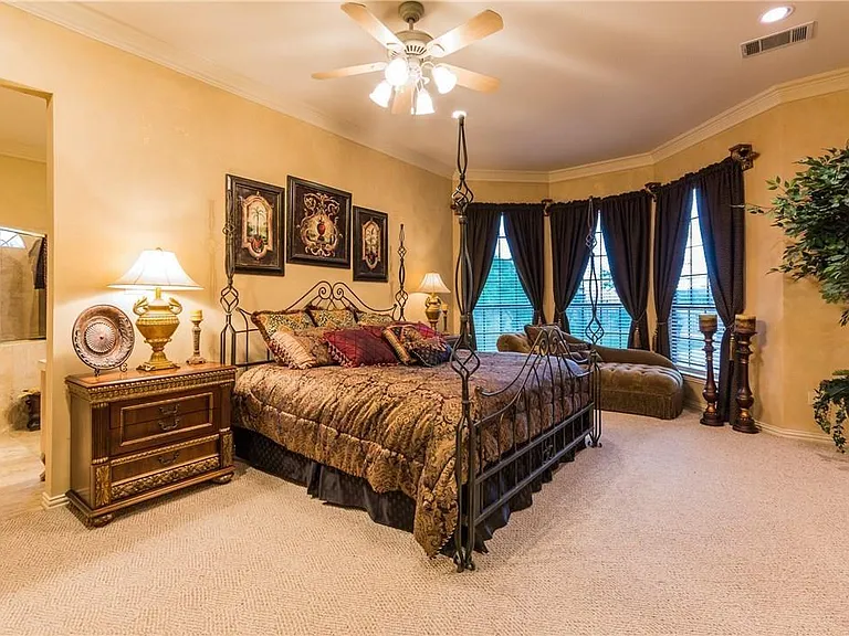 5739 FM 1461 — Photo 17