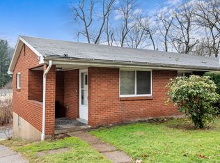 286 Forest Grove Rd, Coraopolis, PA 15108