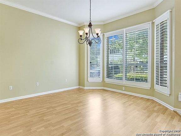 5th image of 129 E Melrose Dr