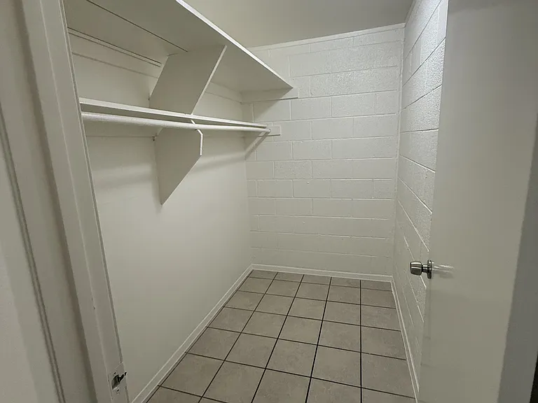 2100 E Desert Inn Rd #14 — Photo 4