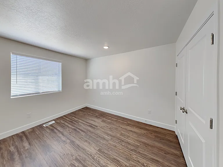 2184 E Silverado Ln — Photo 23
